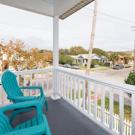 Вилла Beautiful Two-Story In Central Galveston, Short Walk To Beach, Near Downtown! | Seas The Breeze Экстерьер фото