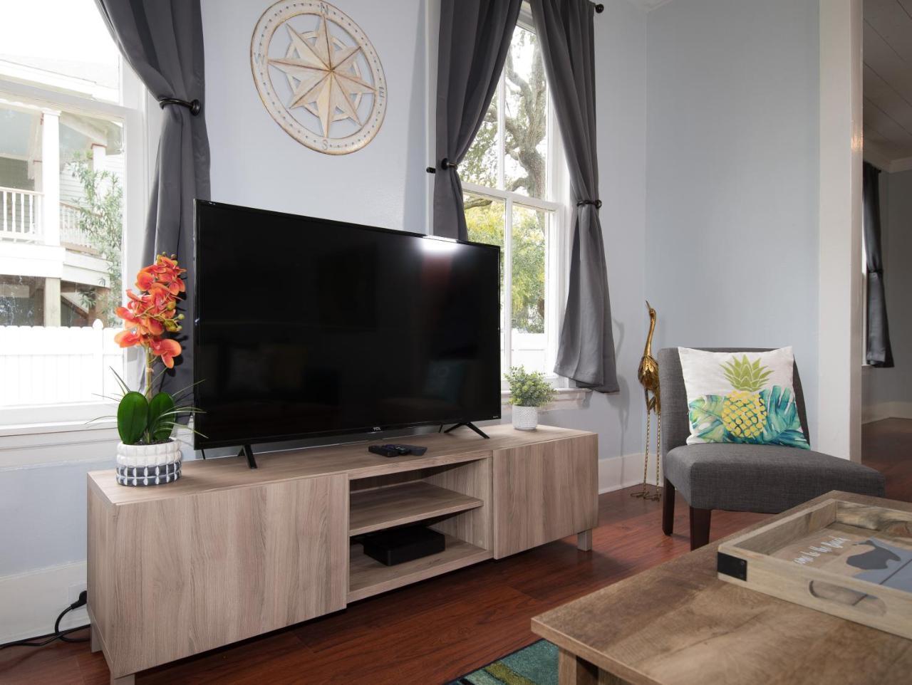 Вилла Beautiful Two-Story In Central Galveston, Short Walk To Beach, Near Downtown! | Seas The Breeze Экстерьер фото
