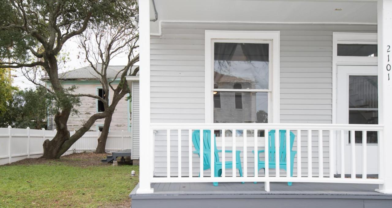 Вилла Beautiful Two-Story In Central Galveston, Short Walk To Beach, Near Downtown! | Seas The Breeze Экстерьер фото