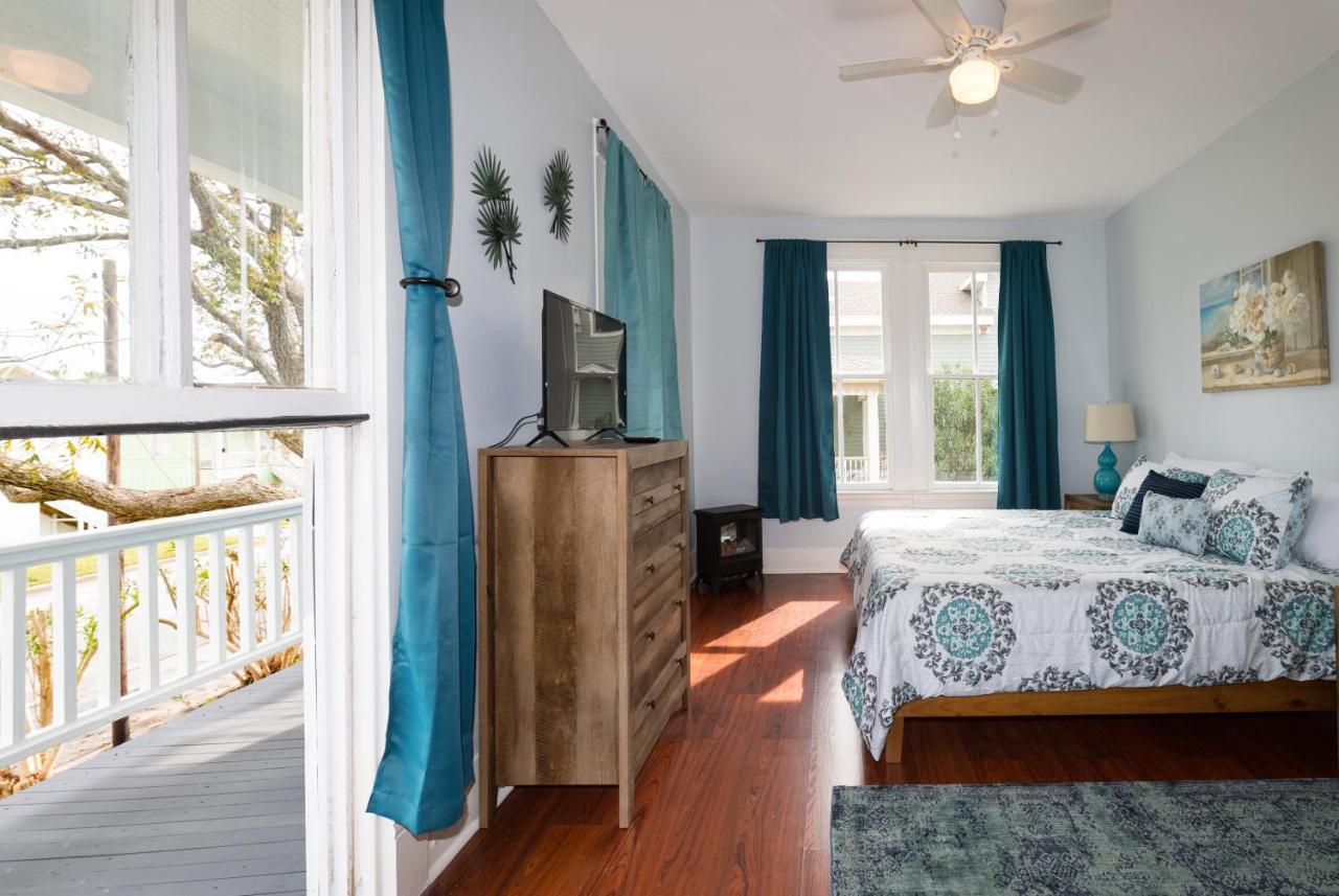 Вилла Beautiful Two-Story In Central Galveston, Short Walk To Beach, Near Downtown! | Seas The Breeze Экстерьер фото